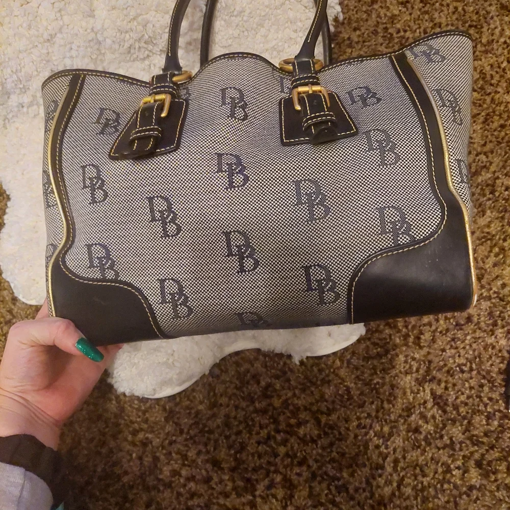 Dooney and bourke large classic logo tote. - Picture 5 of 9